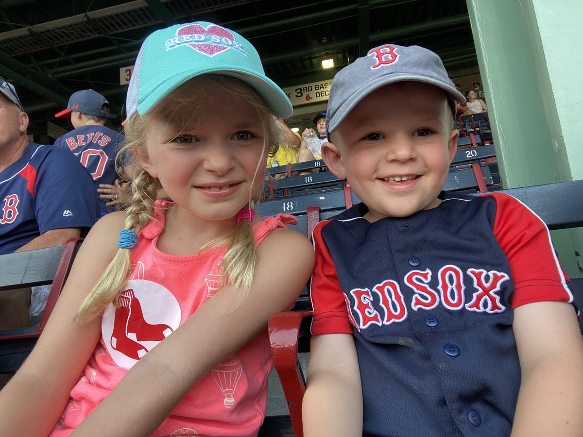 kmcgonegal's tweet photo. Hi @jtkantor !!!
Ellie and Ryan are here for the first time and their favorite song is “Fish Heads.”   Whaddya say? https://t.co/LO0DJcEjlj