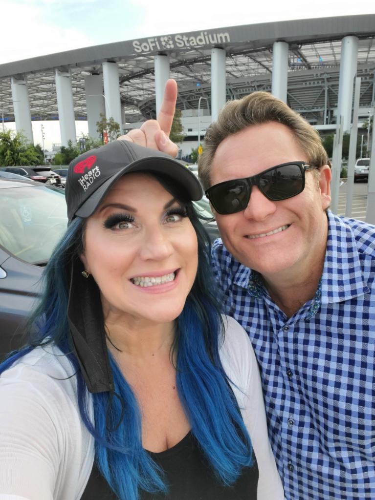 1043MYfm's tweet photo. .@DJLisaFoxx had an amazing time seeing #JustinBieber, #ToriKelly and MORE at #1DayLA's The Freedom Experience 🙏 🙌 https://t.co/43iMOUAhXm