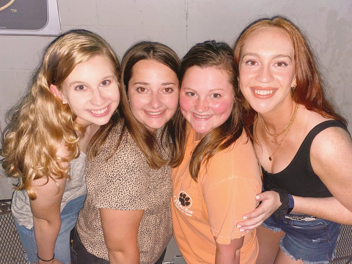 ◇ 𝙼𝚎𝚎𝚝 𝙴𝚡𝚎𝚌 𝙼𝚘𝚗𝚍𝚊𝚢 ◇
𝐍𝐚𝐦𝐞 &amp; 𝐩𝐨𝐬𝐢𝐭𝐢𝐨𝐧: Molly Cowan, President 
𝐖𝐡𝐲 𝐝𝐨 𝐲𝐨𝐮 𝐥𝐨𝐯𝐞 𝐀𝐃𝐏𝐢?: “Alpha Delta Pi has given me the opportunity to learn about myself and others through the leadership positions I have held.”