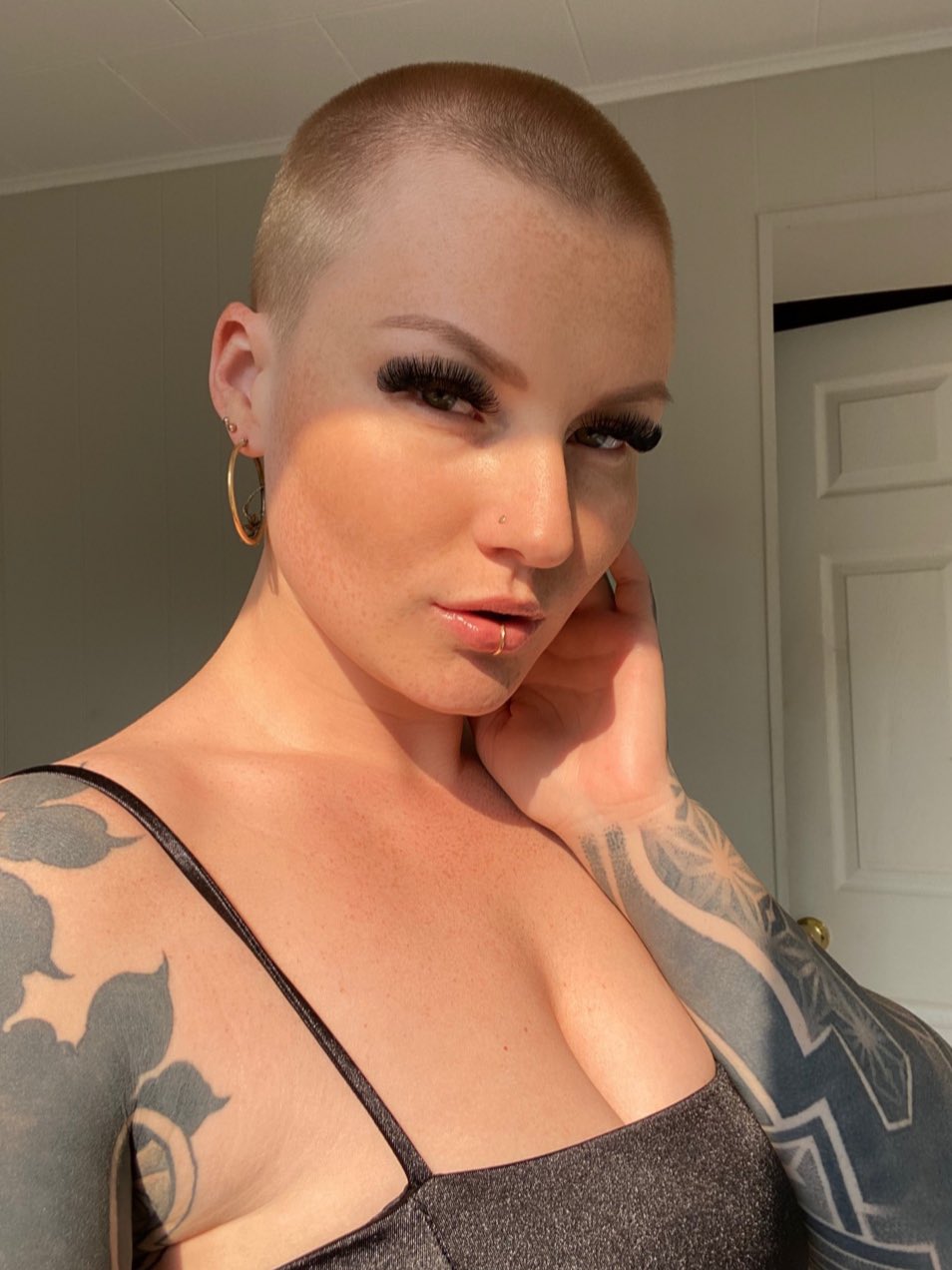 Rio Sierhaus on Twitter: "Should I start posting more photos here? 🖤