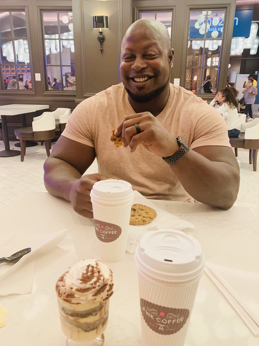 Southinkucanmom's tweet photo. Celebrated Mr. Forte’s 45th Birthday with a quick getaway alone!!! Food, Fun, More Food, Gambling and Football! I’m pretty sure he had a great birthday! @MorongoCasino #Birthday #FitHusband #FitDad #Getaway #DateNight #Fun #Food #Games #Love https://t.co/Zqfv4VkqO6