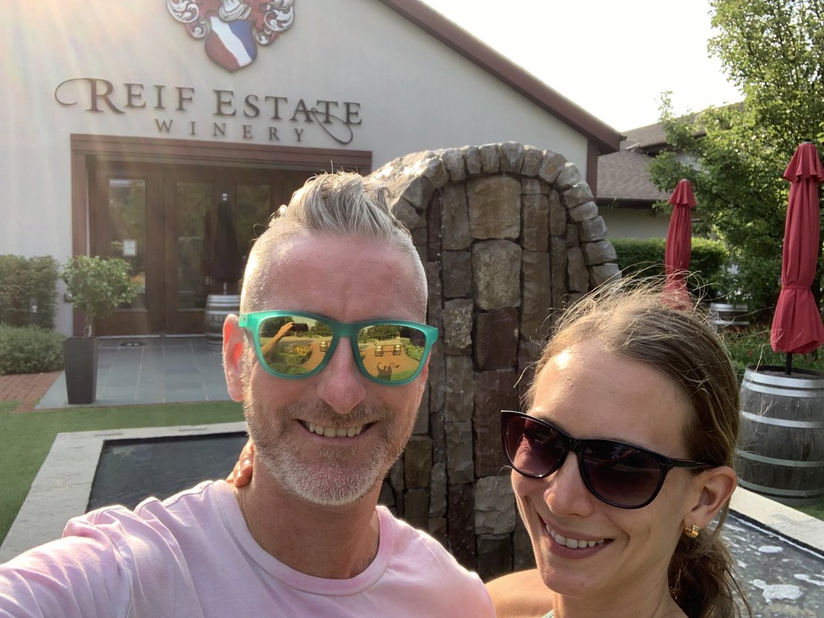 Last stop of the day - wine sampling and tour of Reif Estates Winery 😋