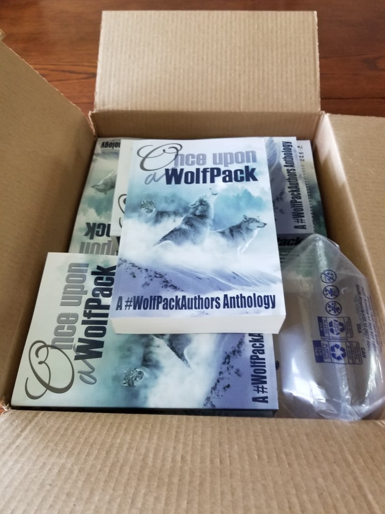 luna_selas's tweet photo. Who is killing paranormal folks? A sarcastic banshee, a werewolf detective, and a lovelorn vampire investigate in True Nature. Once Upon a Wolfpack benefits Lockwood ARC. @WolfPackAuthors
https://t.co/u83Q1R1M9x
#WolfPackAuthors #OnceUponAWolfpack #LockwoodArc https://t.co/kFq3npWHLO