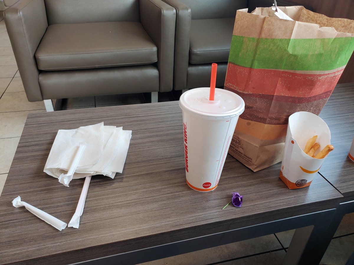 Kimberlyannasky's tweet photo. " update: we got the car in
Got food and now heading home. Its been a crazy day๐
"
#LifeInGenral #BlogUpdate https://t.co/5cLusinI3p