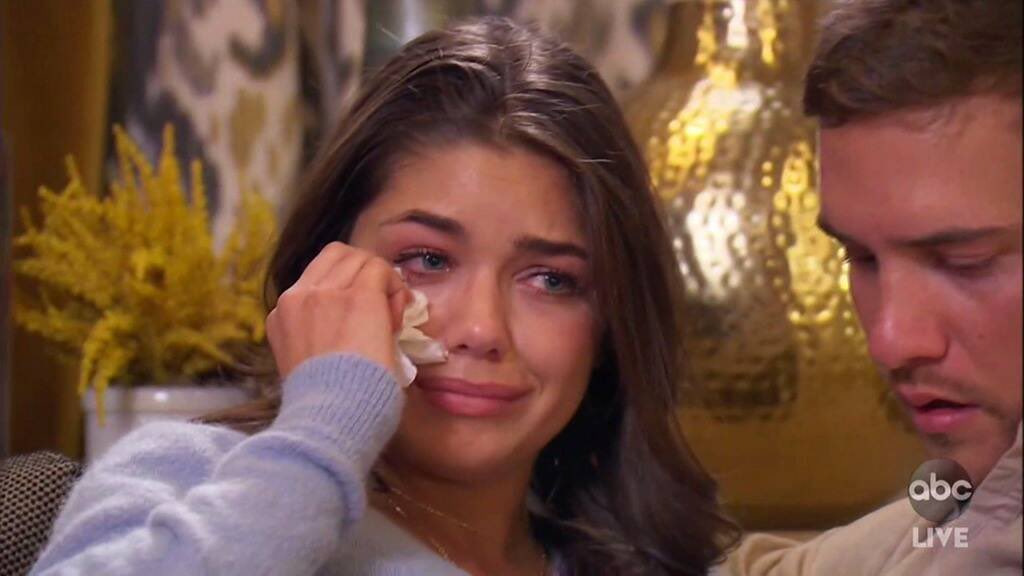 TheBachelorsFan's tweet photo. Note to self: never wear light blue if you get cast on #TheBachelorette https://t.co/PDRsheIbpc