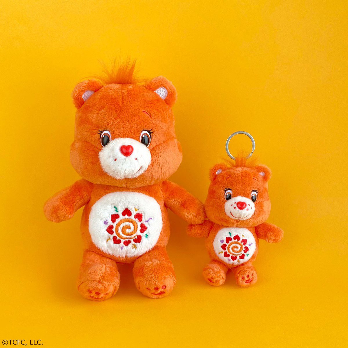 Plaza 公式 V Twitter Care Bears ケアベア アミーゴベア 世界中の誰とでも仲良くなれて 見かけや言語が違っていても 心で友情を育むことができる ということを教えてくれる アミーゴベア マスコットキーリングが登場 ぬいぐるみ
