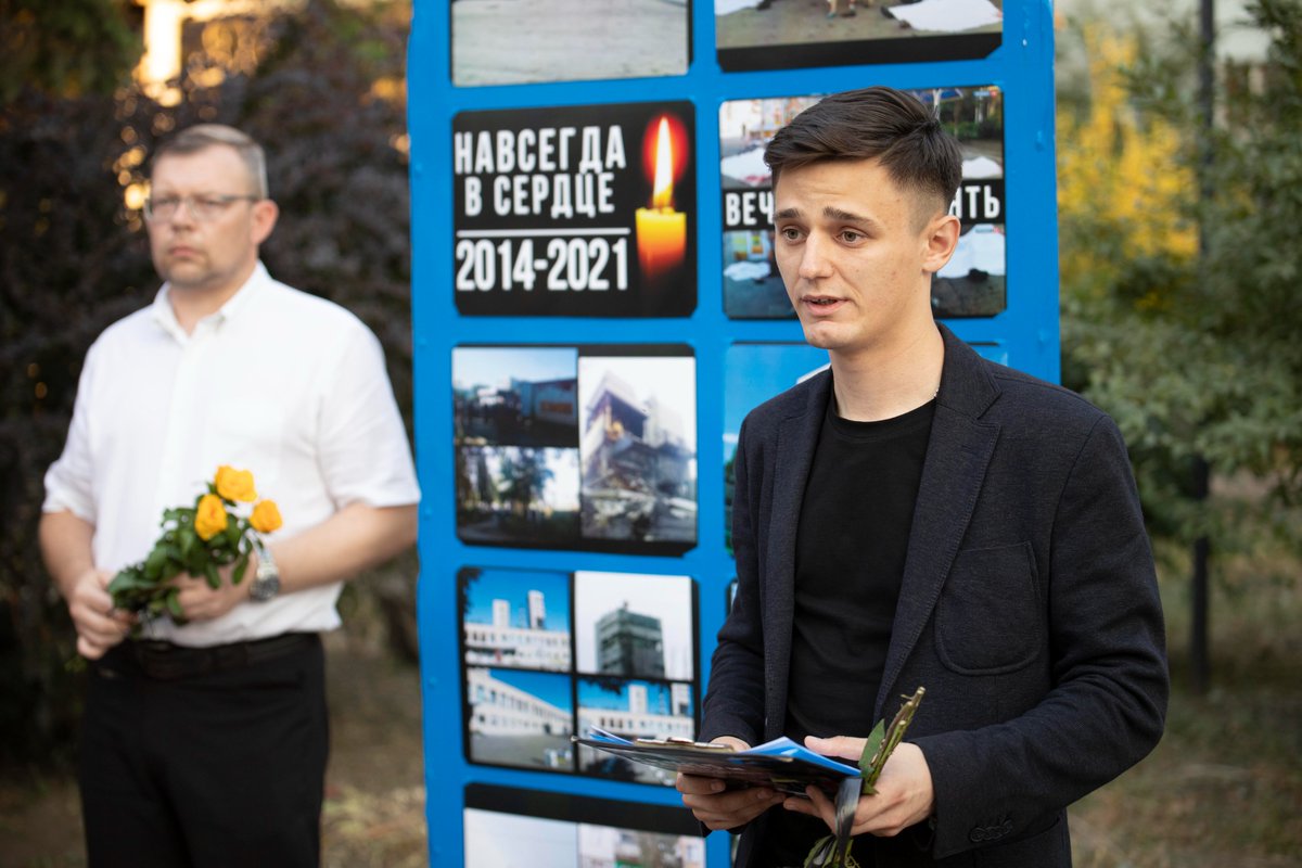 LyashenkoVL's tweet photo. 🕯️ 26 июля 2021 года в районе центральной остановки пос. Юбилейный г. Луганска состоялась траурная акция памяти, приуроченная к 7-й годовщине с момента начала обстрелов поселка.

#Патриот #МГ #МолодаяГвардия #Донбасс #ЛНР #Россия #Юбилейный #Обстрелы #НавсегдаВПамяти https://t.co/5sOEn7Tx0B