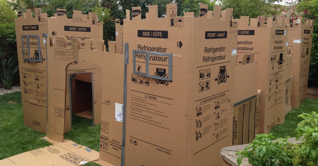 LoopsWorld's tweet photo. Day 42 - MEGA Cardboard Forts {100 Days of Summer Fun} - 24/7 Moms https://t.co/9FYs1Gd6k0 https://t.co/Vq3f79viVN