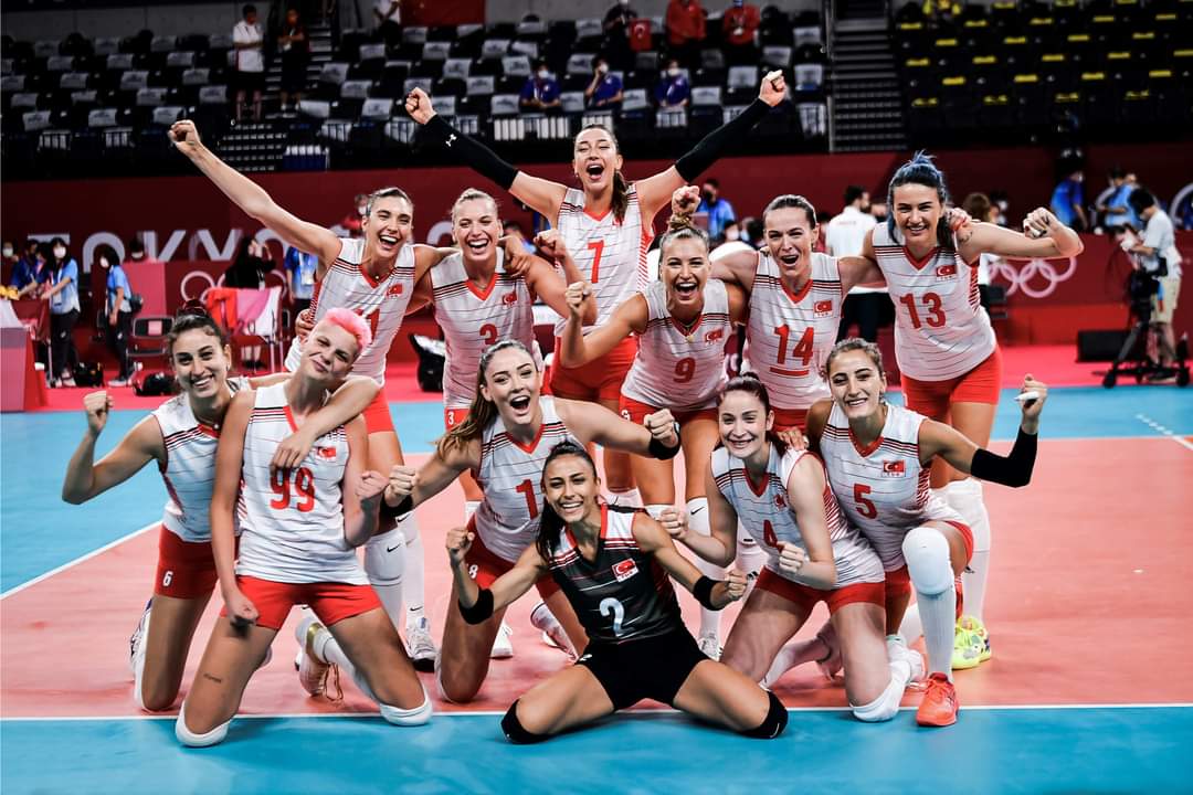 adamkakan's tweet photo. Ben Burada Ahlaklı Her İnsan Gibi Başarılı Sporcular Görüyorum.Her Kim Bir Kadının Başarısını Değilde Kılık Kıyafet Veya İnancını Sorgularsa Sapık,Ahlaksız,Vicdansız Bir Canidir.Her Alanda Emek Veren Kadınlarımıza,Yobaz ve Sapkın Karaktersizlere İnat Selm Olsun #FileninSultanları https://t.co/4ppmFuGN2A