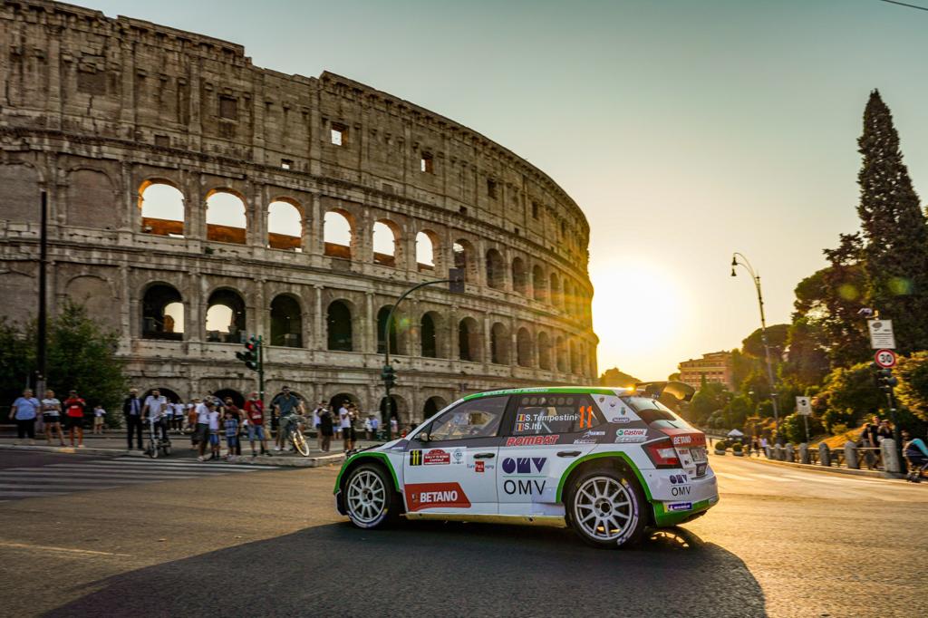 BATERII_ROMBAT's tweet photo. Simone Tempestini, primul român care a câștigat o probă specială în Campionatul European de Raliuri în cadrul Rally di Roma Capitale. Felicitari Simone Tempestini! Rombat sustine performanta!
#performace #motorsport #Rombat #simonetempestini #sport #campion https://t.co/XQboUa7jgW
