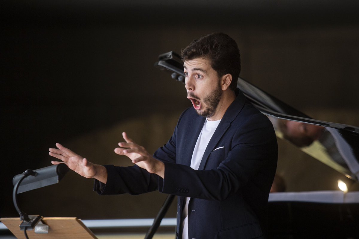 FIMCPeralada's tweet photo. @manuelifuentes guanyador del Premi Extraordinari #FestivalPeralada al @ConcursoVinas ‘20, ha ofert un recital gratuït d’àries d’òpera, romances de sarsuela i fragments de musical al Claustre Sant Domènec de Peralada en el marc del #35festivalperalada . @LerinArtists @ajperalada https://t.co/h1tuBcUdR6