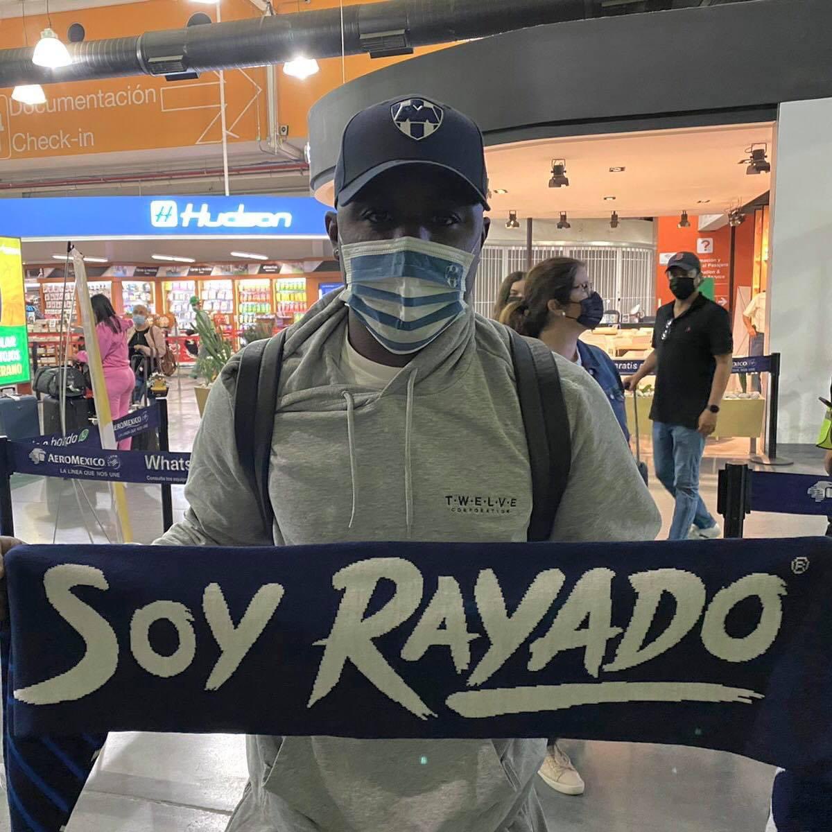 RayadoImperio's tweet photo. ¡YA EN LA CIUDAD!🤠

Esta noche llego a la ciudad de Monterrey Joel Campbell, este miércoles se incorporará a los entrenamientos con el equipo.

¡BIENVENIDO, JOEL!💪🏼

📸@Rayados https://t.co/tB5AKMGzZ0