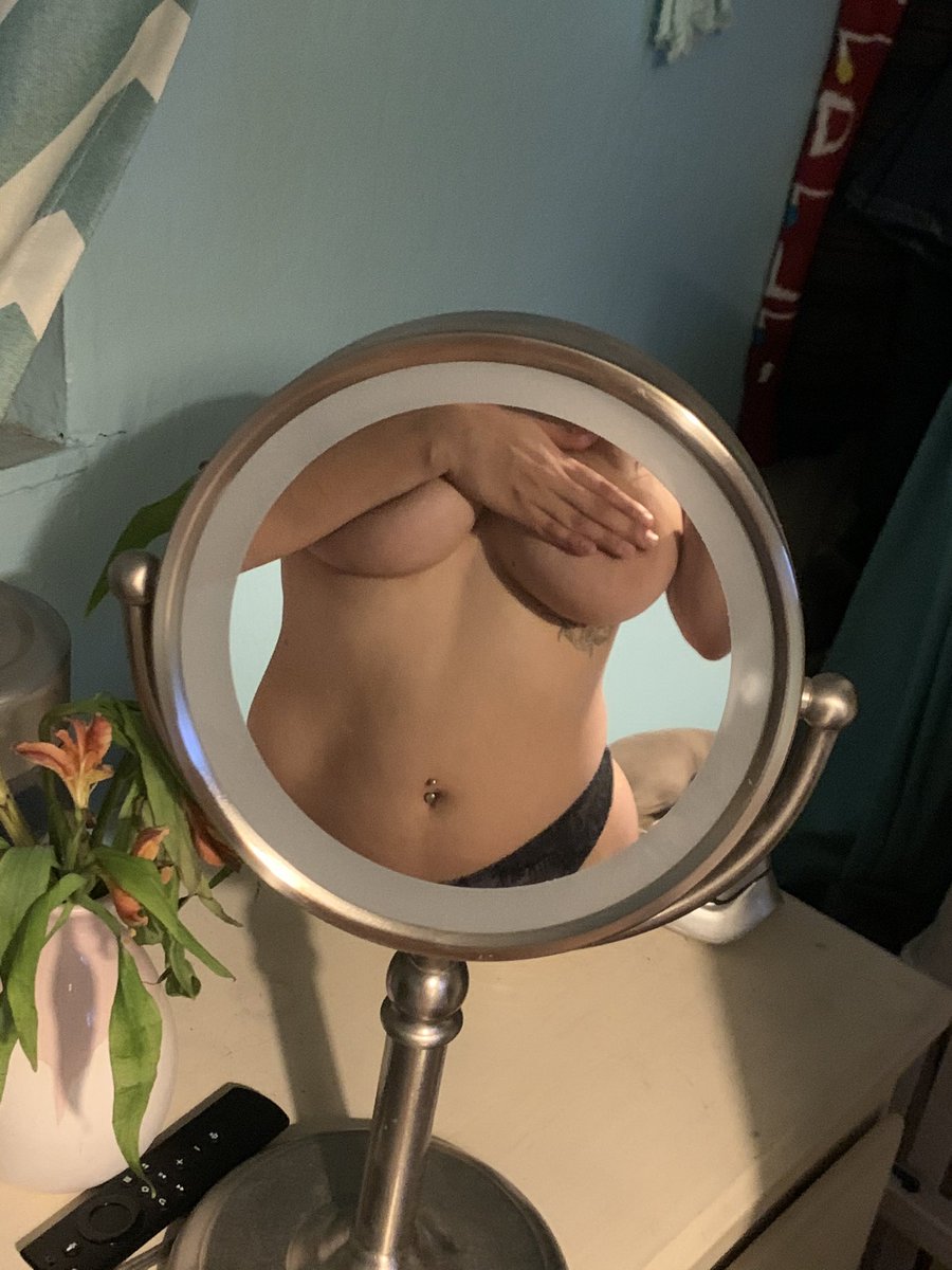 poutypiscess's tweet photo. Hi guys I haven’t been active in a while but I’m back (: 50% for next couple days cum subscribe now 💖💖 https://t.co/MMQbzQf5Xj