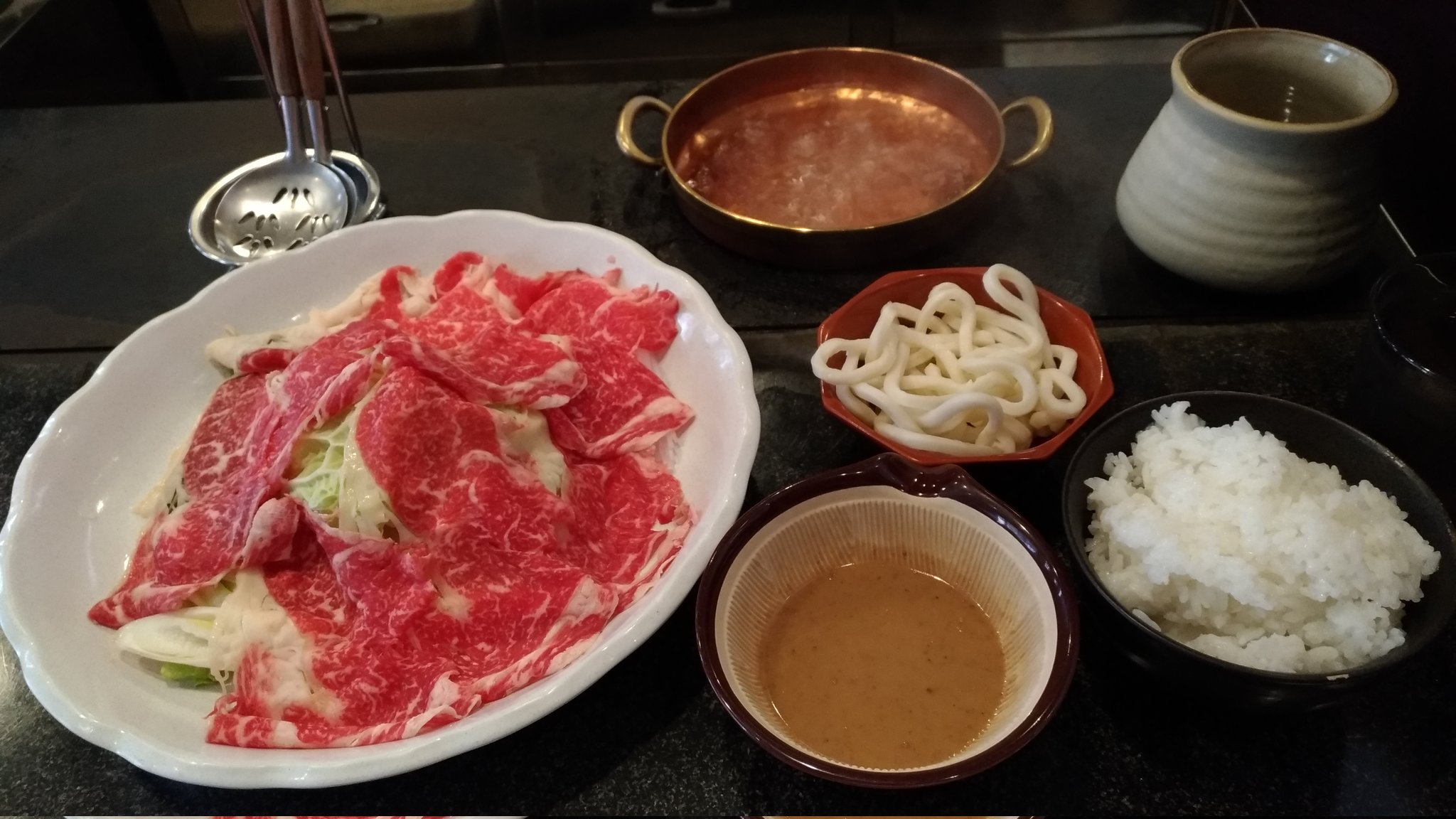Twitter なーしー しゃぶ辰西巣鴨店で国産牛ロースしゃぶしゃぶ定食1100円を 孤独のグルメ にも登場した1人しゃぶしゃぶ すき焼きのお店です ランチは牛肉 野菜 お代わり自由のライス 〆のうどんまでセットになって1100円と格安 1人