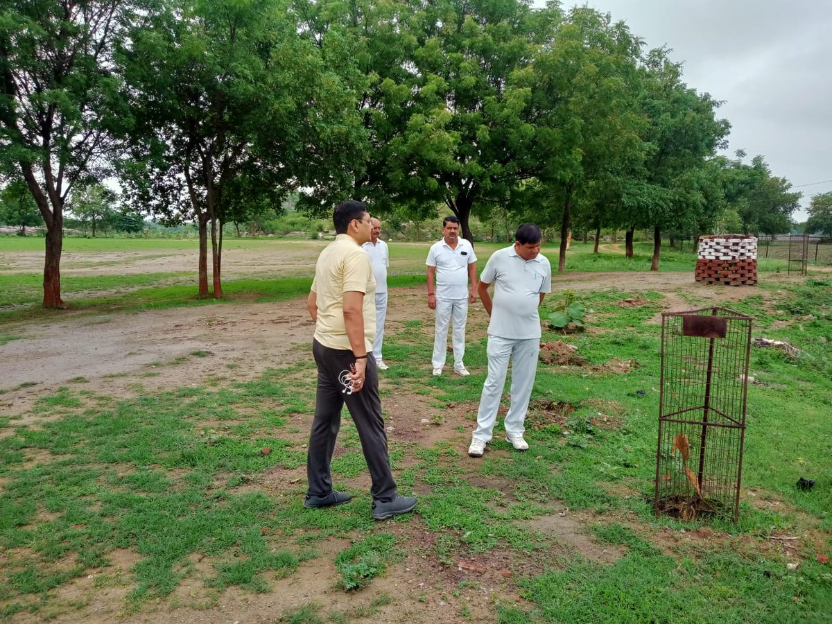mahobapolice's tweet photo. #Asp_Mba द्वारा पुलिस लाइन का औचक निरीक्षण किया गया @Uppolice @JagranNews @DainikBhaskar #UPPolice #MahobaPoliceInNews https://t.co/AKJXrqMzfj