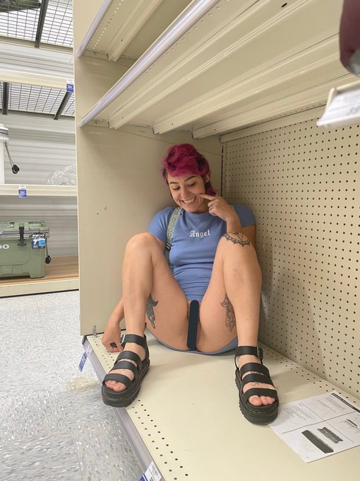 Wwyd if you walked into the isle while I was posing like a sex doll?   Retweet for the uncensored pic<a href="/tag/publicflashing"class="tags"><span>#publicflashing</span></a><a href="/tag/publicflash"class="tags"><span>#publicflash</span></a>