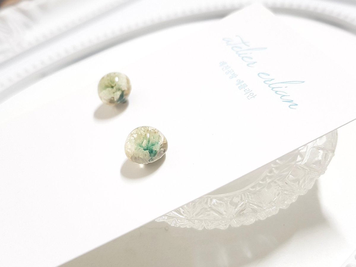 하늘색 안개꽃 귀걸이예요~