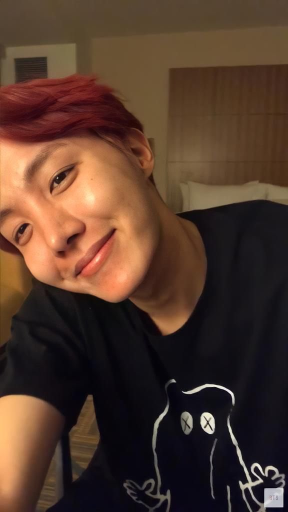 JinsShoulder5's tweet photo. Jhope Beautiful bare face THREAD https://t.co/bcv5A7gLGh