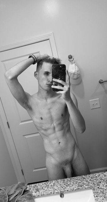 There are so many fine ass people on my feed lately it makes me wanna act up  🥵🥵😈 like frfr https://t