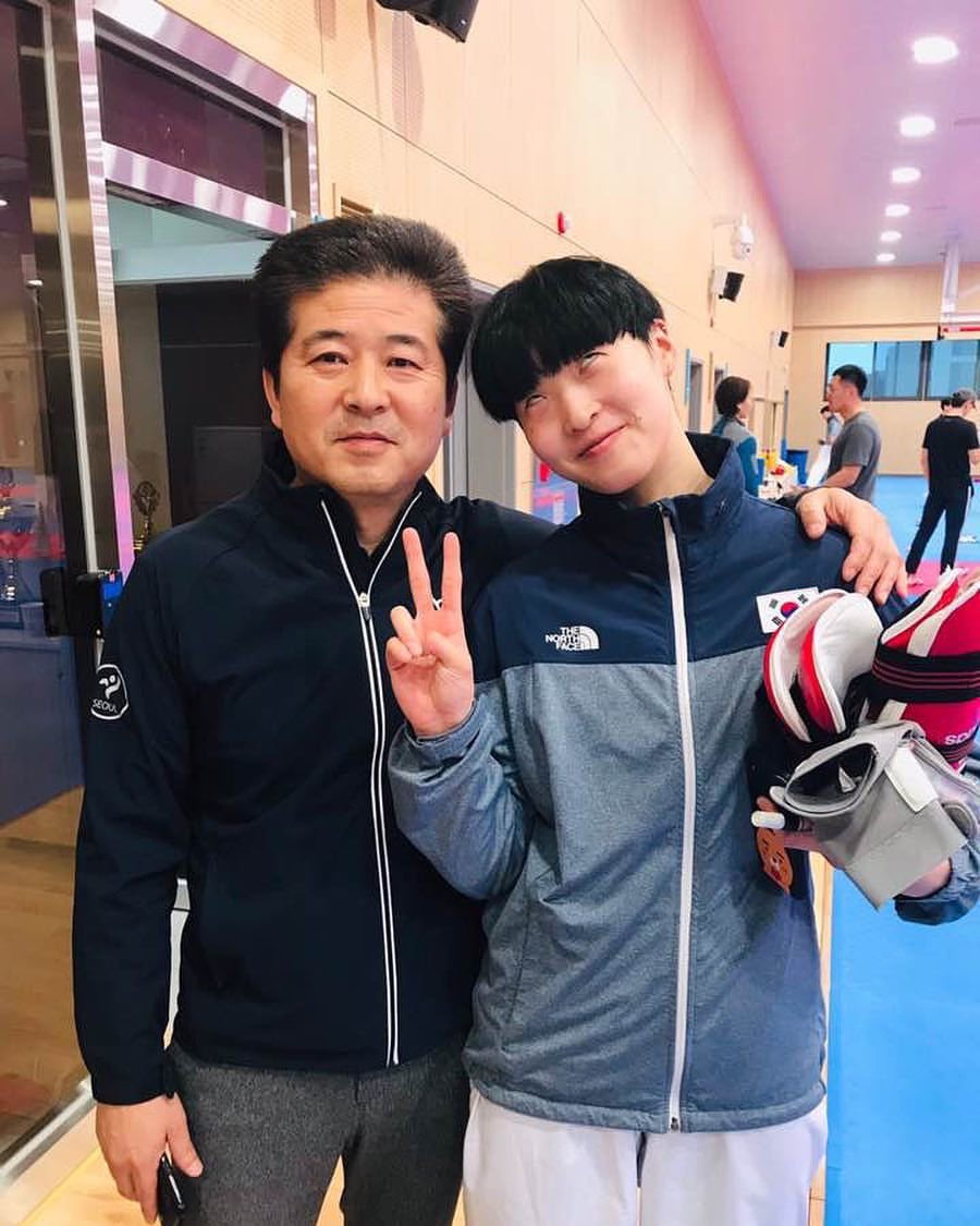 chilllllin_'s tweet photo. 아나 태권도 이다빈선수 진짜 너무멋있고 귀여워 그리고…. 잘 까불어 https://t.co/N8I9wrqqYP
