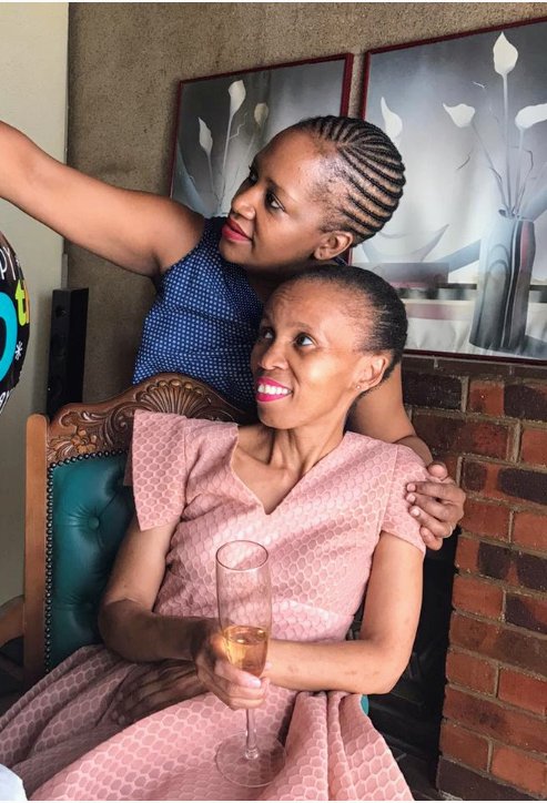 We've always had each other's back sis❤My heart is broken into little pieces but I know God will mend it back in time. Rest well ausi Nthabi💔💔💔*Gwadamme*
