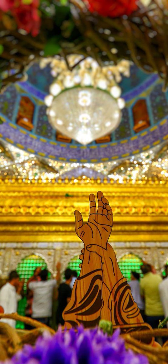 4ll__ix's tweet photo. قدْ أتى جِبريلُ في ثوبِ البهاءِ
نحوَ نُورِ اللهِ خيرِ الأنبيــــاءِ
قائلًا "بَلِّغْ" وذا أمرُ السَّماءِ
بايِعُوا حيدرَ خَيرِ الأوصياءِ 💛✨

#عيد_الغدير_الأغر https://t.co/8zeG24PUAP