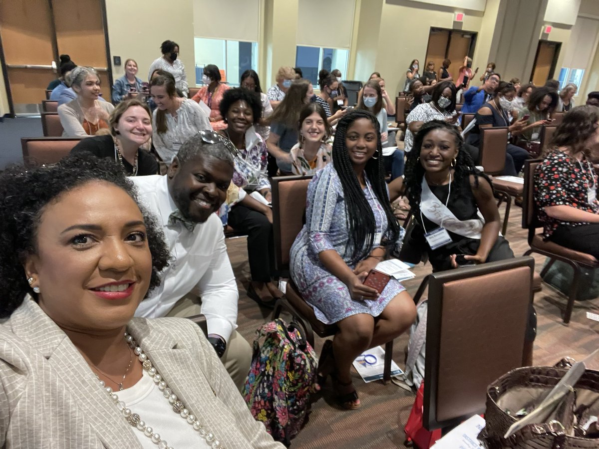 cvegabennett's tweet photo. Introducing a few @RTEFlightStatus’ new Flight Crew members: @Mr_JohnsonRTE (3-5 Co-Pilot), Ms. Ransome (3rd), Ms. Sumter (4th), Ms. Fleischmann (Art), Ms. Beaudoin (K), &amp; Ms. Thomas (2nd). They’re officially cleared &amp; ready for take-off! #RTEcommunity #RTEaviators @RichlandTwo https://t.co/wrKBP5uG9o