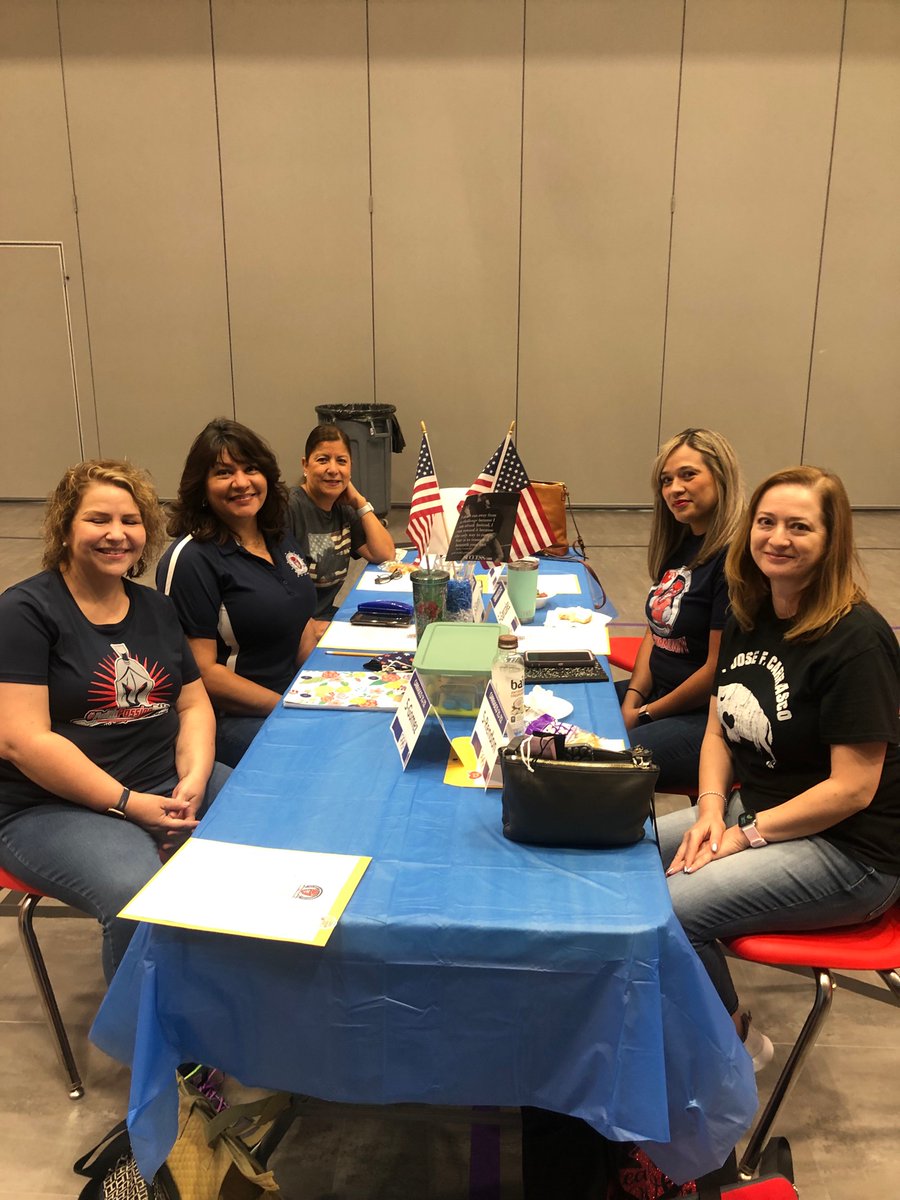 HERNANDO_MS's tweet photo. Teachers, WELCOME BACK!  We missed you! #ForwardTogether https://t.co/Niok0xDTOG