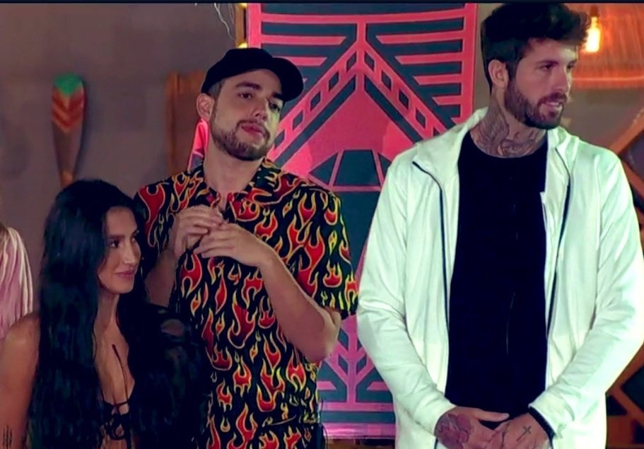 tuitamarcus's tweet photo. que gatilhos são esses #EstreiaIlhaRecord https://t.co/LIMAghzQiO