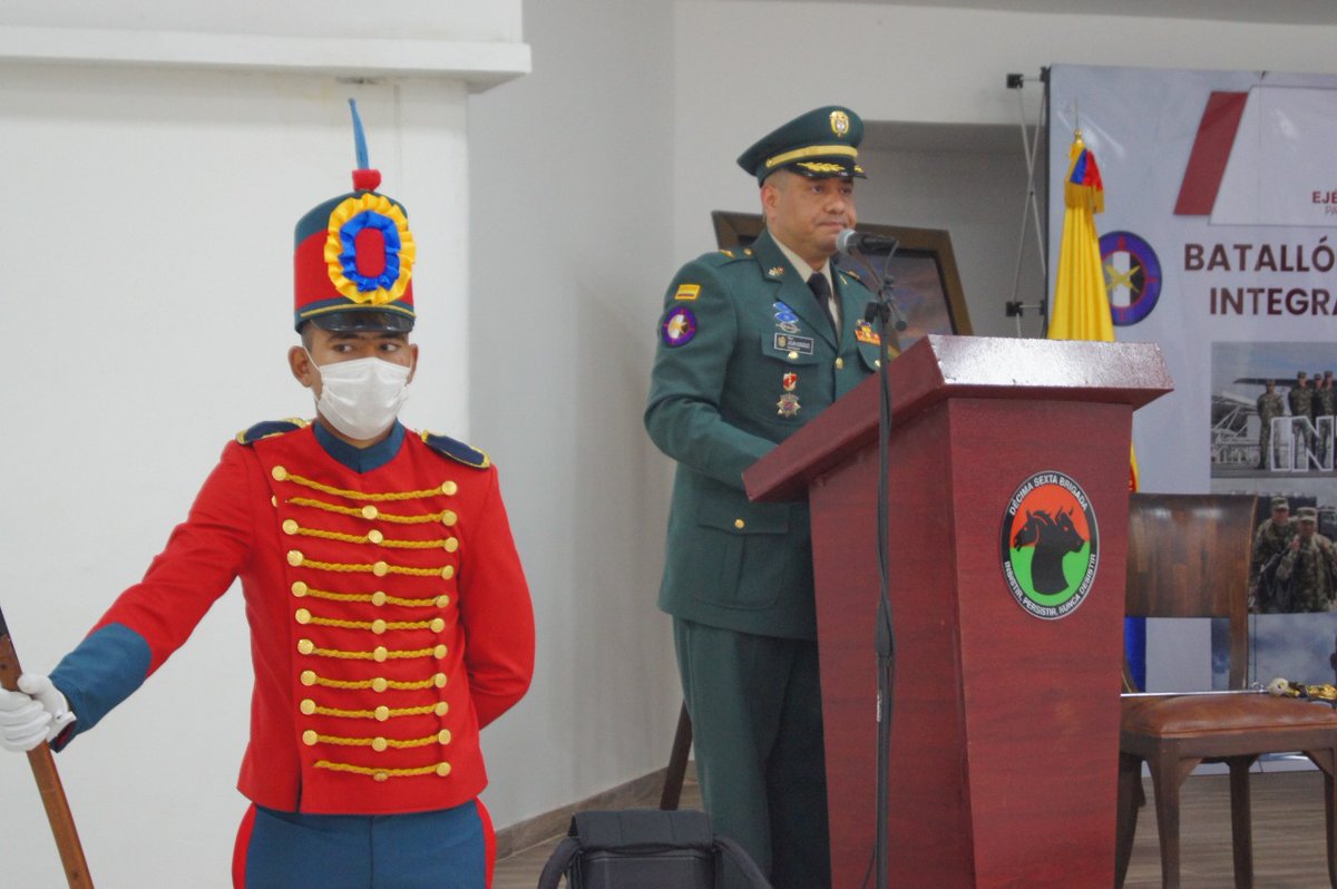 Ejercito_CAAID's tweet photo. El comandante de @Ejercito_CAAID, coronel Joselín Vargas Zárate presidió la ceremonia de trasmisión de mando del Batallón Acción Integral N.° 8, en donde el mayor Julio Cepeda entregó esta unidad al mayor Julián González, quién continuará trabajando por la Orinoquía colombiana. https://t.co/iHbkWVHrnt