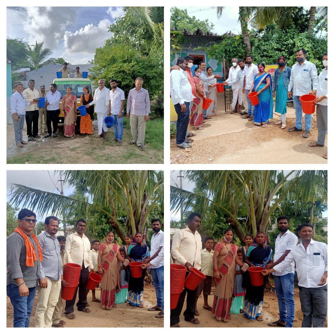 ZP_Gadag's tweet photo. #Gadag taluk in Gadag district has been distributed by the village panchayat to collect #garbage from each home shop under the #Swatch  Bharat Scheme in #Kalasapur village panchayat ...
#rdpr #Swatchbharatmission  #jjm https://t.co/paqNjPFEQT