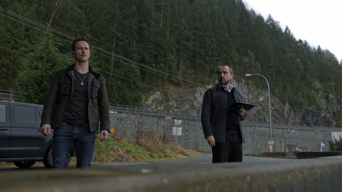 ScarletQuill8's tweet photo. Funny how Bryan is the most uncomfortable working with Niels. Tense, a little irritable, not understanding this Dutch weirdo.
@jonathanmtucker 
#Debris #SaveDebris 
@hulu @peacockTV @AppleTVPlus @IMDbTV @PrimeVideo @netflix @hbomax https://t.co/XlfooYtkNN