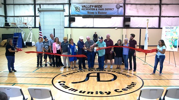 Winchester gym floor dedicated to the Domenigoni family

ow.ly/cG2d50FE4pg
