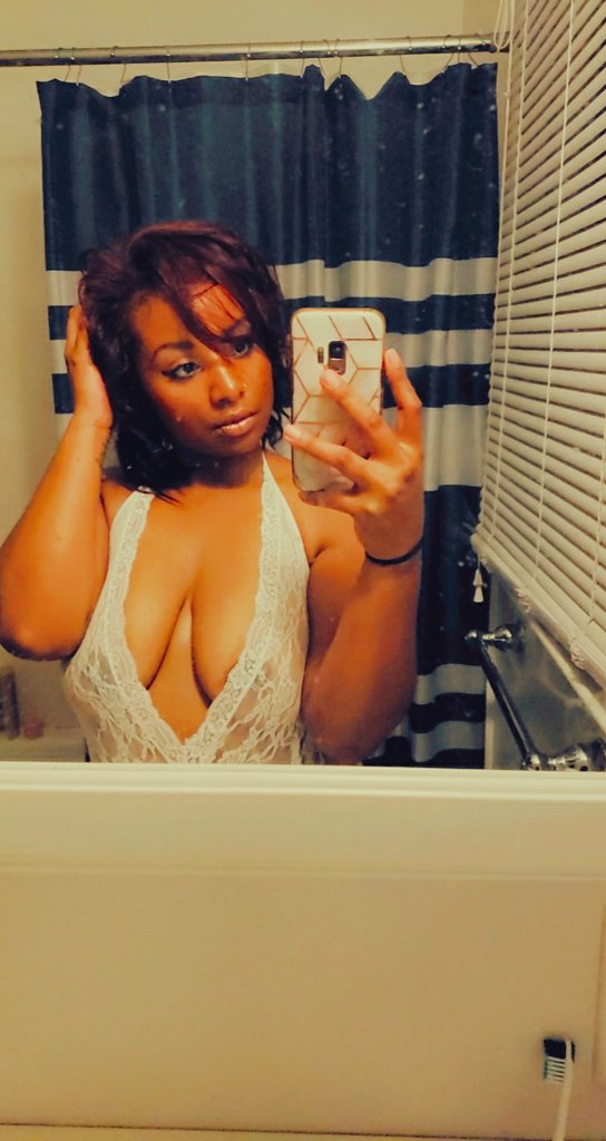 OnlyFans Promo on Twitter "Need subs? Drop your OF link 🙈" / Twitter