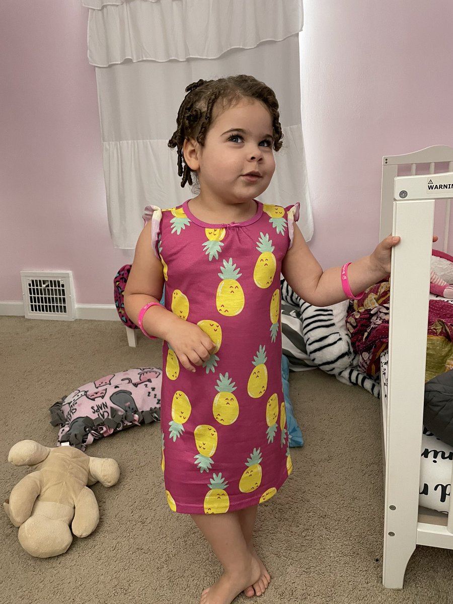 AmieHeartsJerz's tweet photo. It’s been a minute since I’ve posted an Emmy photo. This pineapple nightgown was worthy. #ootd #microfashion https://t.co/wId28jzUTU