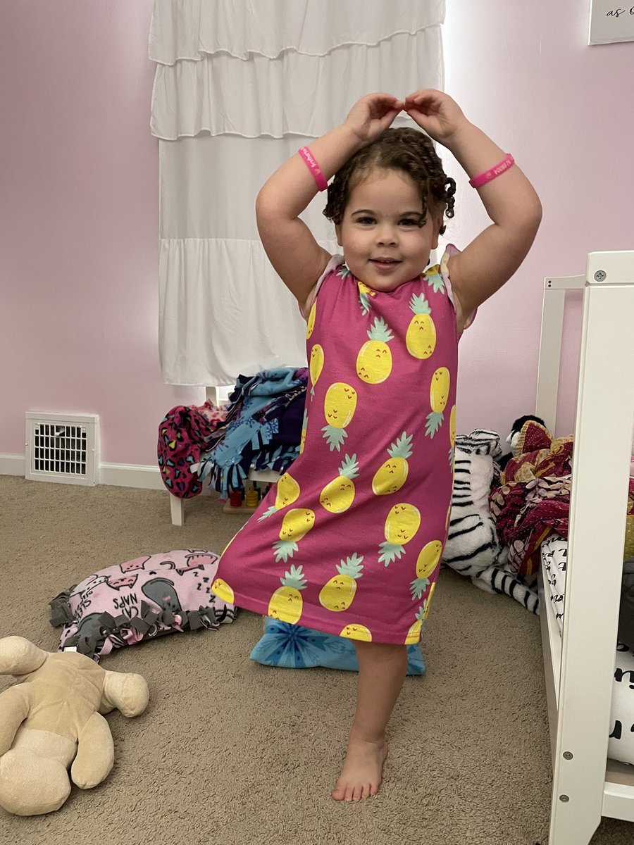 AmieHeartsJerz's tweet photo. It’s been a minute since I’ve posted an Emmy photo. This pineapple nightgown was worthy. #ootd #microfashion https://t.co/wId28jzUTU