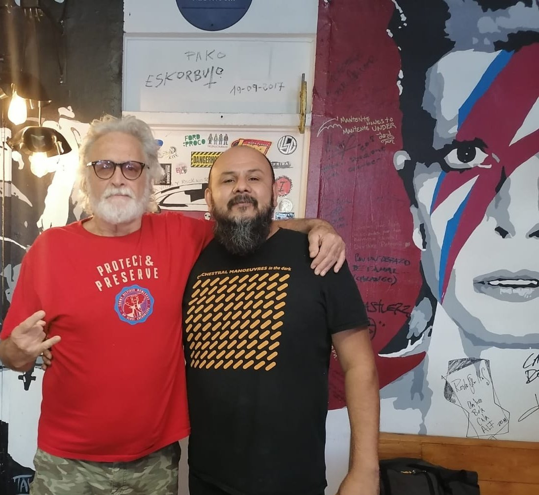CapitalMxli's tweet photo. Vistas mamalonas en la tienda .
Alfonso Fors Animalf ex Cuca .
Bienvenido de nuevo a tu casa .

#animalf 
#capitalrecordsmxl
#cuca https://t.co/212z3e6vVh