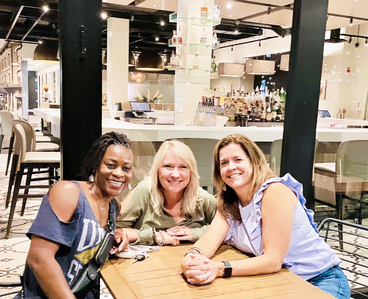 ystewart1's tweet image. When Twitter friends meet in person for the first time… kinda cool 😎 , Welcome to Chattanooga @pnabbie @annastrassner ‼️ @Gregbagby please go by and meet them at tomorrow’s PD @DiscoveryEd #WeareHamilton #dothescience