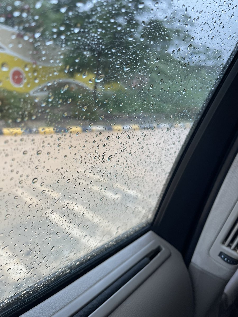 sanjeevpasricha's tweet photo. After one shower the Delhi Roads get water logged . Is Delhi infrastructure ready to face the future .. https://t.co/PIvfVRr6i5