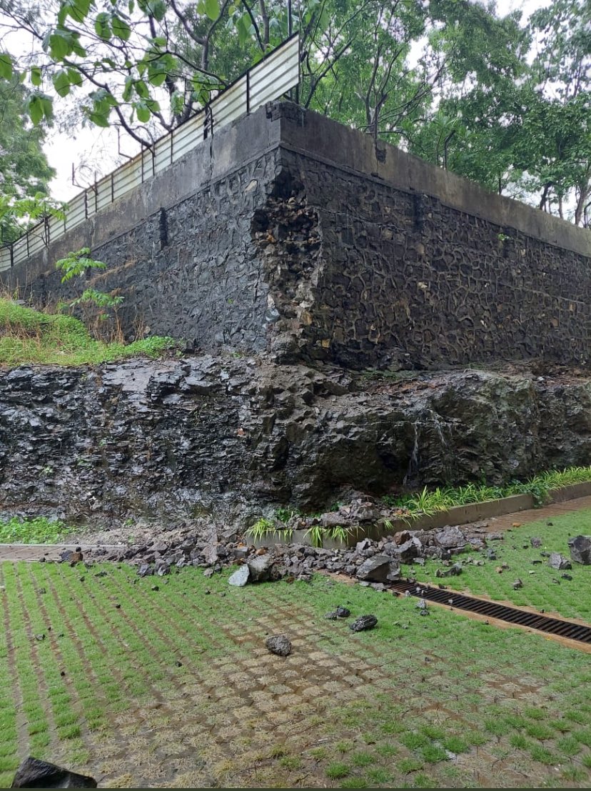 doniii3's tweet photo. @AUThackeray We have reached out to @mybmc @mybmcWardKE @pramodsawaant for the lurking collapse of Bharatvan wall. Hope it is included. https://t.co/yEjaBrV9iJ https://t.co/X55p4jTziH