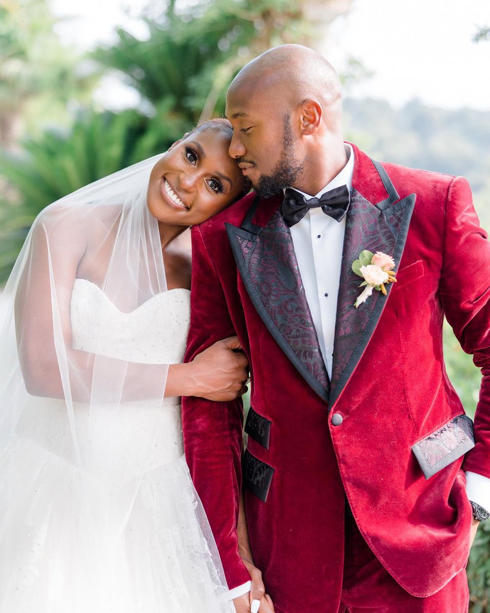 RwandanWedding's tweet photo. Congratulations to @IssaRae &amp; Louis for their wedding ❤️

Bridal dress @VeraWang
Planner @whiteedenweddings
Photography: @laurenfair 
Hair: @LovingYourHair
Makeup: @JoannaSimkin
Nails: @nails_by_yoko
#wedding  #bride #rwandanwedding #2021bride  #hollywoodbride #verawang https://t.co/R0VZb7Zi2a