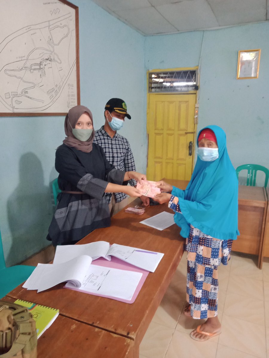 WidyaMaysa's tweet photo. Pelaksanaan Bantuan Langsung Tunai Desa Tahun Anggaran 2021.
Kec.Selupu Rejang kab.Rejang Lebong prop. Bengkulu
#BLTDanaDesa 
@jokowi 
@halimiskandarnu
@Kemendespdtt
@malik_haramain
@imansyukri
@taufikmadjid71
@yusradaridesa 
@azzameldzikrie 
@tppkemendes https://t.co/iSRYvjDFRs