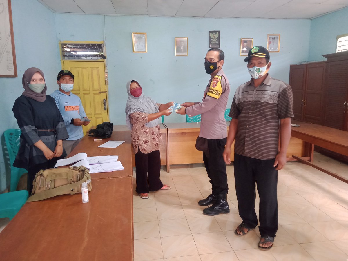 WidyaMaysa's tweet photo. Pelaksanaan Bantuan Langsung Tunai Desa Tahun Anggaran 2021.
Kec.Selupu Rejang kab.Rejang Lebong prop. Bengkulu
#BLTDanaDesa 
@jokowi 
@halimiskandarnu
@Kemendespdtt
@malik_haramain
@imansyukri
@taufikmadjid71
@yusradaridesa 
@azzameldzikrie 
@tppkemendes https://t.co/iSRYvjDFRs