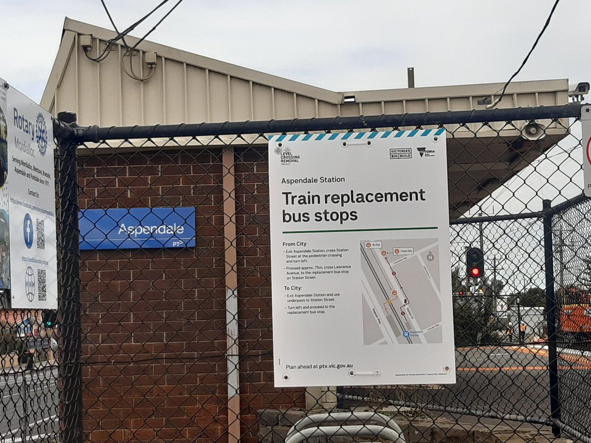 craig_halsall's tweet photo. Among various teething problems with #Longbeach community shuttle during #FrankstonLine @levelcrossings works, sign at #Aspendale suggests City-bound stop is on Station St, when it's on Nepean Hwy
@metrotrains can you get this fixed ASAP please? https://t.co/uEx6HmgdLc