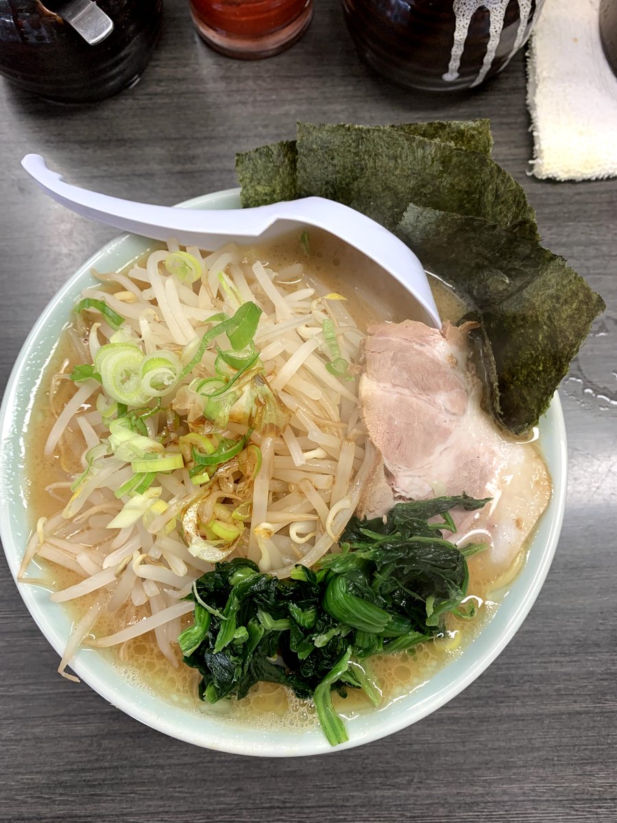 壱蔵家 新宿大久保 今日のおやつ 醤油らーめん ライス もやしトッピング パンチが効いたモノを欲していたので壱蔵家に飛び込みました 男は黙って濃いめ多め固めです 旨え ごちそーさんです ランチ 昼飯 ラーメンの日 ラーメン好きな人と繋がりたいpic Twitter Com