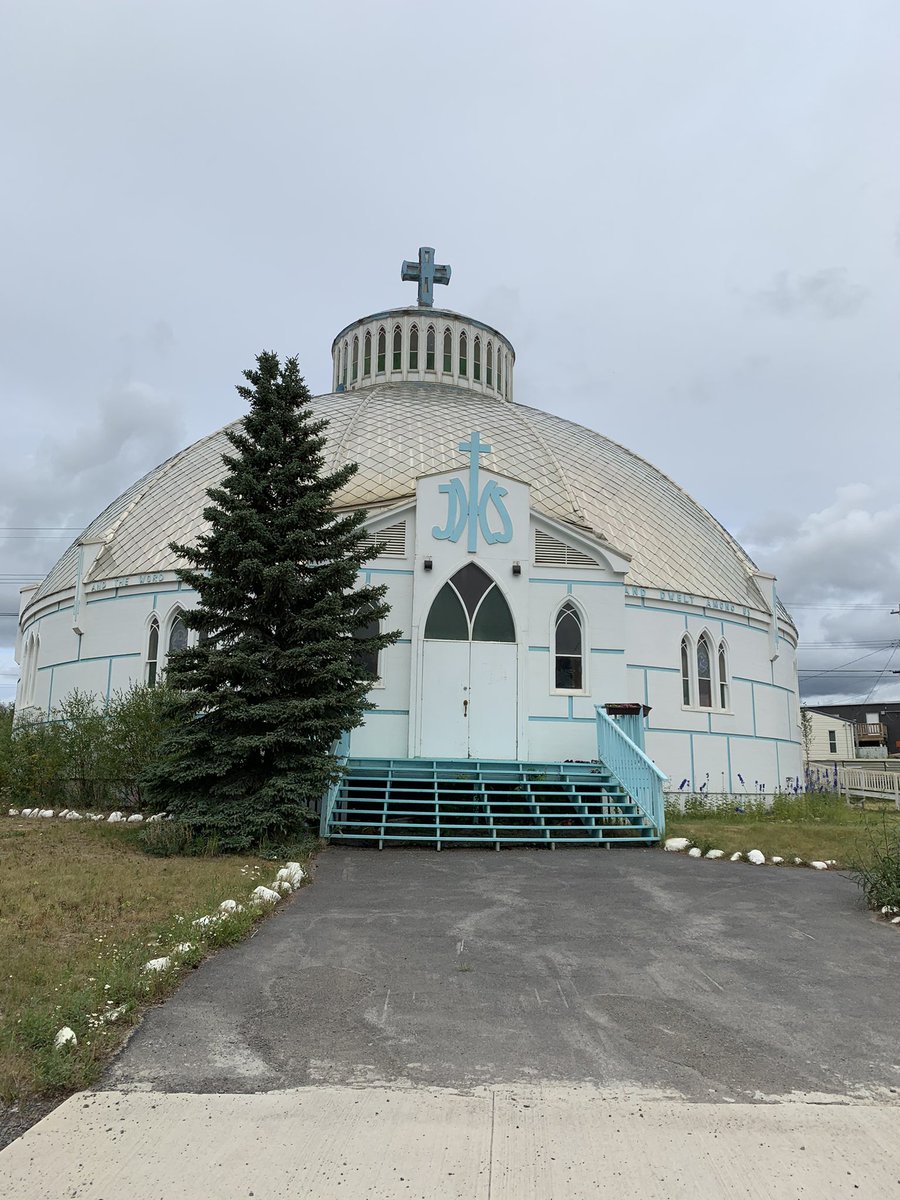 _b_leena's tweet photo. The Igloo church in #Inuvik, #SpectacularNWT, is one of the most iconic images in all of Canada’s North. Believe it or not the building was built without blueprints and completed in 1960. #TrulyArctic, #WTRegion https://t.co/1uF9U2HQvQ