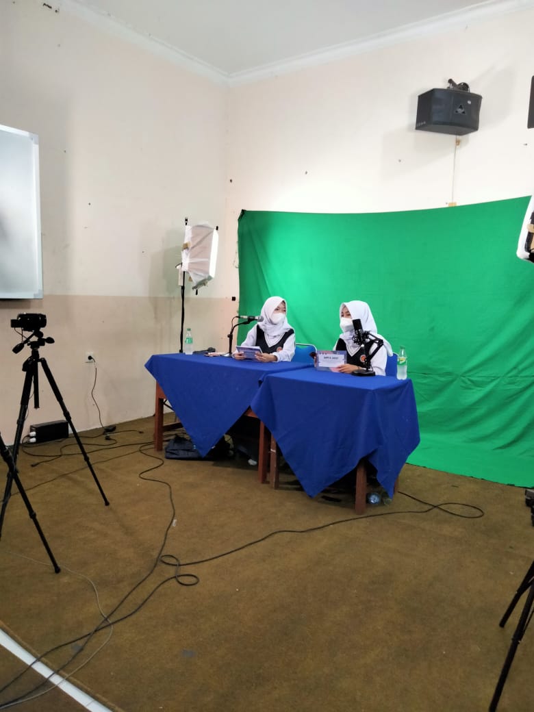 Osemsmanpat's tweet photo. 📍PlS Day 2 !
materi sekolah ramah anak oleh bapak Drs. Daday Suherman dan siswa sadar hukum. semangat the next excellent student 💪✨
PLS ONLINE? ASYIKIN AJA !
#osemsmanpat
#excellentschool
#excellentstudent
#plsonline2021 https://t.co/wvAyaTUede