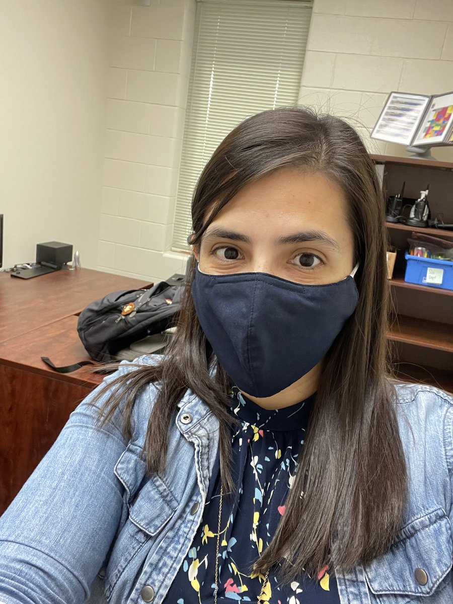 Ms_Goodday's tweet image. Handwritten notes are SO my love language 😍. Such a wonderful surprise on my day one. Now what do I do with these walls🤔🙃. #MiTurno #LittleThings #InternLife TY @MrsSaraMireles