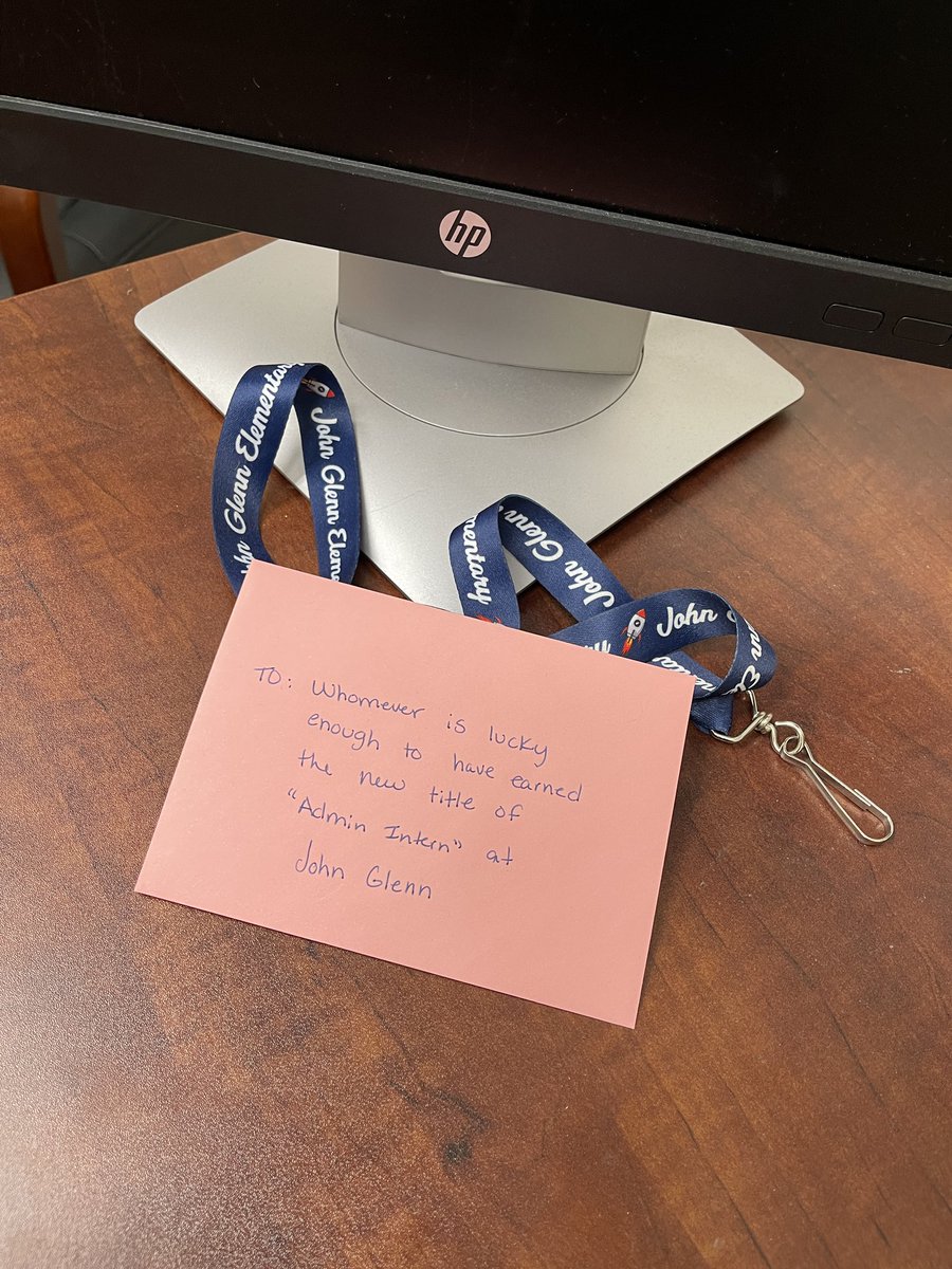 Ms_Goodday's tweet image. Handwritten notes are SO my love language 😍. Such a wonderful surprise on my day one. Now what do I do with these walls🤔🙃. #MiTurno #LittleThings #InternLife TY @MrsSaraMireles