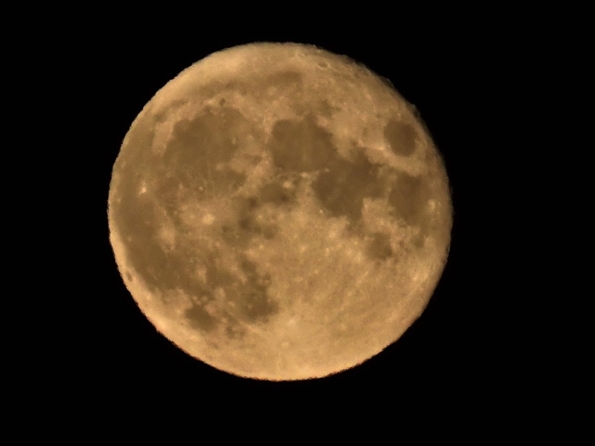 NWSSeattle's tweet photo. Some high elevation smoke has moved into the area.  The smoke will remain elevated and not cause any air quality concerns. On deck tonight @Space_Station pass beginning at 10:40 pm for 4 minutes moving WNW to SE followed by nearly full moon ( 88% ) rising at 10:49 pm. #wawx https://t.co/F0nujg8i2H